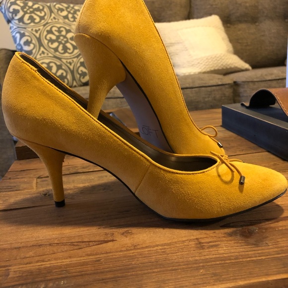 LOFT Shoes - Loft mustard color suede heels with cute front